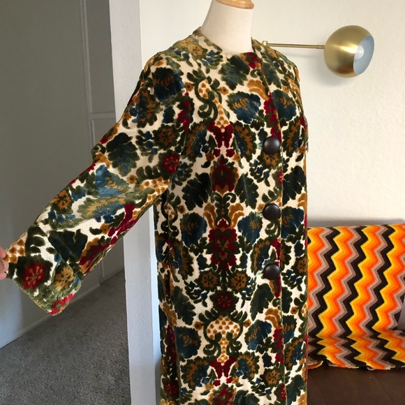 SOLD Vintage 1960s Velour Floral Gorgeous Coat - Picture 4 of 12